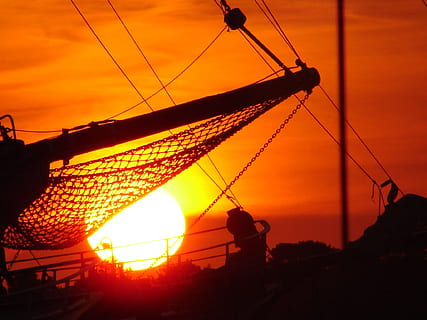 boot, bug, network, sun, fireball, mood, sunset, romance, glowing, blinding, sky, silhouette, orange color, cloud - sky, nature, real people, one person, sunlight, leisure activity, beauty in nature, lifestyles, rope, sport, outdoors, unrecognizable person, men, low angle view, 1080P, CC0, public domain, royalty free