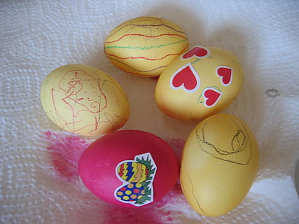 ou de Pasqua, ous de Pasqua, ou, de colors, color, pintura, Pasqua, pintat, natura morta, a l'interior, celebració, art i artesania, menjar i beguda, primer pla, creativitat, festa, menjar, cap gent, multicolor, representació, vista d’angle alt, taula, representació animal, Festival, 1080P, CC0, domini públic, lliure de regalies