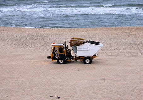 Landschaft, Objekte, Jahreszeiten, Strand, LKW, Sand, Ozean, Stadt, Meer, draußen, Industrie, keine Leute, Wasser, Transport, Transportmittel, Land, Landfahrzeug, Bewegung, Kraftfahrzeug, Tag, Natur, Geschäft, Güterverkehr, High Angle View, Menschen, 720P, CC0, gemeinfrei, lizenzfrei