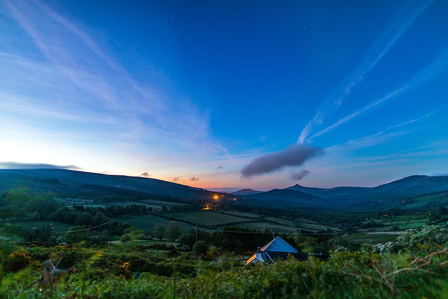 cabină, copaci, calm, cer, fotografie, gri, casă, inconjurat, arealul, iarbă verde, iarba câmp, vale, natură, peisaj, Munte, scenics, în aer liber, albastru, vară, frumusețe în natură, nor - cer, apus de soare, deal, luncă, iarbă, o scenă liniștită, de munte, rural, camp, scenice - natura, mediu inconjurator, arhitectură, nici o persoana, clădire, liniște, plantă, teren, noapte, construită, 5K