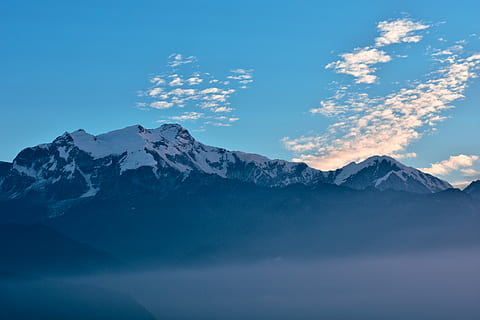 slunce políbil himalaya, hora, pokryté, sníh, nebe, modrý, mrak, pohoří, zimní, scenics - příroda, studená teplota, krása v přírodě, zasněžené hory, klidné scény, mrak - nebe, životní prostředí, klid, horský vrchol, Příroda, nikdo, krajina, idylický, venku, 5K, CC0, veřejná doména, bez autorských práv