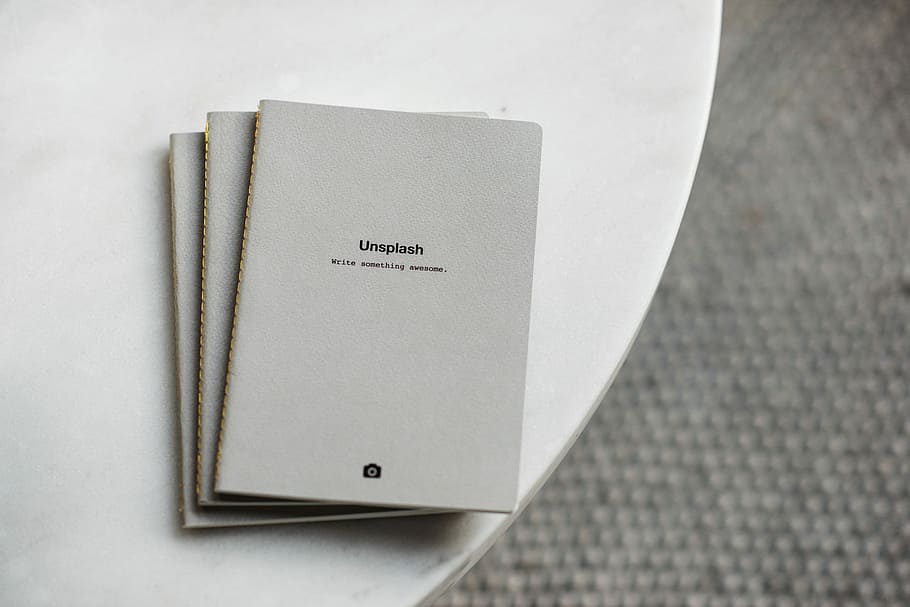 tre, hvid, softbound bøger, overflade, grå, bøger, bord, notesbog, notesblok, unsplash, bordplade, Bemærk, træ-, stolpe, mønster, arbejde, kunst, computer, ingen, binding, papir, tæt på, ingen mennesker, indendørs, tekst, kopiere plads, note pad, studio skud, dokument, høj vinkel visning, stilleben, Bestil, påmindelse, offentliggørelse, enkelt objekt, enkelhed, selektiv fokusering, meddelelse, direkte over, besked, 2K