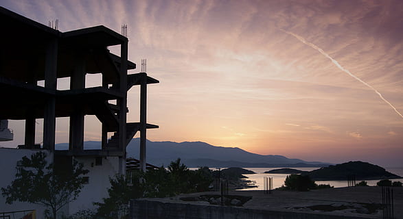 svítání, krajina, Příroda, nebe, architektura, budova, mraky, večer, ostrovů, jezero, venku, silueta, západ slunce, stromy, voda, hora, stavba, mrak - nebe, pohoří, exteriér budovy, krása v přírodě, scenics - příroda, nikdo, klid, klidné scény, destinace, soumrak, 5K, CC0, veřejná doména, bez autorských práv
