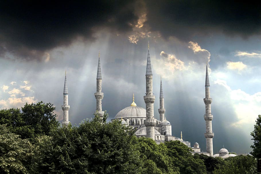 Taj Mahal Foto, die Architektur, Schloss, Wolken, dunkle Wolken, Dämmerung, Kuppel, Minarett, Sonnenlicht, Türme, Bäume, Religion, Gebäudehülle, Himmel, gebaute Struktur, Anbetungsstätte, Glauben, Natur, wolke - himmel, Spiritualität, Pflanze, Baum, Industrie, Gebäude, keine Leute, Flachwinkelansicht, Turm, Rauch - physische Struktur, draußen, Luftverschmutzung, Verschmutzung, 4K