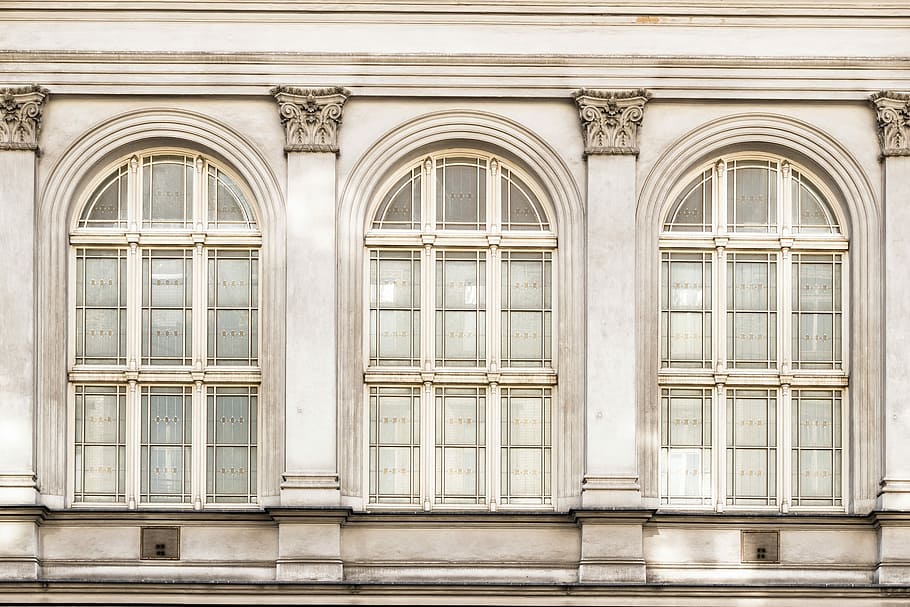 architettura, costruzione, esterno, finestra, facciata, architettura, costruzione, esterno dell'edificio, struttura costruita, architettura ed edifici, vecchio, vecchio stile, stile vittoriano, nessuno, giorno, Entrata, porta, città, storia, il passato, arco, all'aperto, modello, caratteristica della parete, sfondi, vetro - materiale, fotogramma intero, ornato, stile classico, 2K
