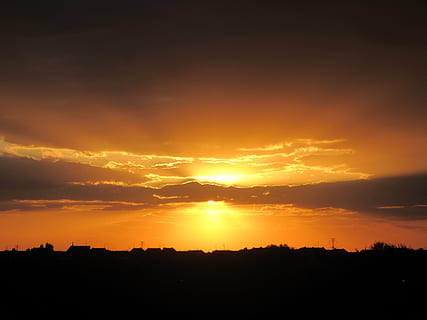Himmel, Wolke, golden, Stunde, Sonnenuntergang, Farben, szenisch, Sonnenschein, natürlich, Szene, Novi Sad, Serbien, balkon blick, Horizont, Orange, Landschaft, Licht, draussen, Silhouette, orange Farbe, Dramatischer Himmel, Natur, Sonnenlicht, Sonne, szenen, Dämmerung, Schönheit in der Natur, Szenen - Natur, Ruhe, wolke - himmel, ruhige Szene, keine Leute, idyllisch, Umgebung, Nicht-städtische Szene, draußen, dunkel, romantischer Himmel, hell, 4K, CC0, gemeinfrei, lizenzfrei