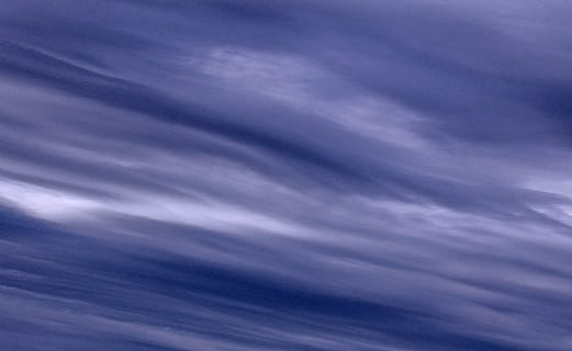 ciel, des nuages, bleu, nuages ​​noirs, nuages ​​se forment, vol, détail devant, le coucher du soleil, lanterne, ciel couvert, ciel du soir, paysage, nuage - ciel, cloudscape, arrière-plans, ciel dramatique, atmosphère, beauté dans la nature, personne, la nature, couvert, environnement, paysages - nature, ciel maussade, vent, tranquillité, orage, faible angle de vue, météorologie, vaporeux, milieux abstraits, 8K, CC0, domaine public, libre de droits