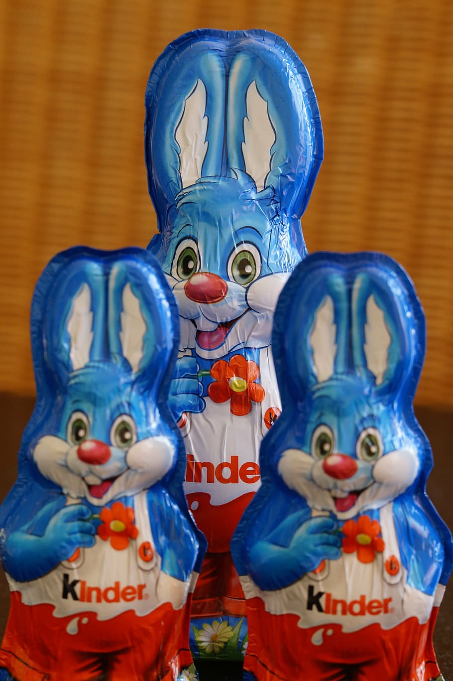 conill de Pasqua, Pasqua, Feliç Pasqua, salutació de pasqua, conill, primavera, tema de pasqua, decoració, figura, xocolata, conillets de xocolata, dolçor, caramels, marca, deliciós, calories, xifres, representació, art i artesania, creativitat, representació humana, cap gent, a l'interior, primer pla, artesania, centrar-se en primer pla, escultura, blau, estàtua, creença, semblança masculina, espiritualitat, religió, dia, Festival, 5K