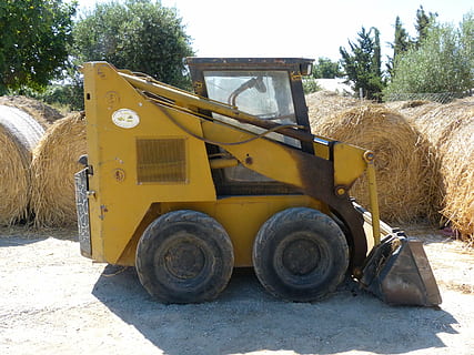kleine Maschine, Baumaschine, Motor, Gelb, Maschine, Landmaschine, Traktor, Landfahrzeug, Transportmittel, Transport, Tag, Natur, Sonnenlicht, keine Leute, Land, Baum, Feld, Pflanze, Baugewerbe, draußen, Bulldozer, Maschinen, Straße, Rad, Baustelle, Reifen, 4K, CC0, gemeinfrei, lizenzfrei