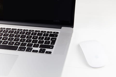 Apple MacBook, pro, ordinateur portable, situé, minimaliste, pur, blanc, bureau en bois, apple macbook pro, souris magique, bois, La technologie, affaires, ordinateur, portable, Bureau, travail, clavier d'ordinateur, personne, pc, moniteur d'ordinateur, équipement, l'Internet, des ordinateurs, clé d'ordinateur, Technologie sans fil, la communication, lien, clavier, à l'intérieur, équipement informatique, fermer, table, partie informatique, vue grand angle, couleur blanche, dispositif d'information portable, meubles, nature morte, 4K, CC0, domaine public, libre de droits