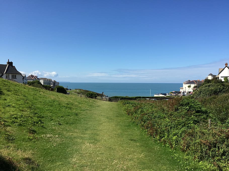 woolacombe, devon, Costa, Anglaterra, paisatge, casa, escenics, herba, mar, naturalesa, color verd, cel, planta, arquitectura, estructura construïda, aigua, exterior de l'edifici, edifici, terra, escenics - natura, dia, cap gent, bellesa a la natura, barri residencial, blau, a l'aire lliure, horitzó sobre l’aigua, 2K