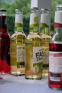 napít se, Studený, chlazené, občerstvení, láhev, žízeň, šťáva, alkohol, lahev vína, jídlo a pití, označení, variace, kontejner, nikdo, text, sdělení, detail, sklo - materiál, výběr, západní skript, průhledný, uvnitř, zaměřit se na popředí, stálý život, jídlo, 5K