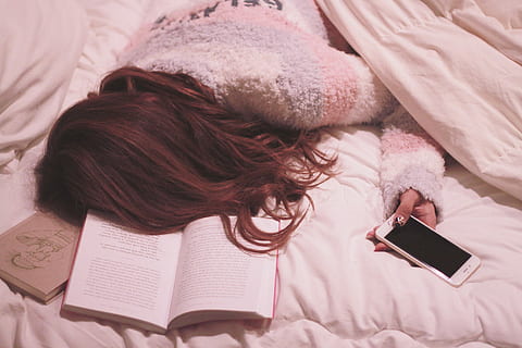 white, smartphone, cushion, bed, bedroom, women, one Person, lying Down, caucasian Ethnicity, indoors, females, morning, pillow, relaxation, sleeping, people, comfortable, adult, resting, sheet, lifestyles, pajamas, young Adult, duvet, brown Hair, bedtime, home Interior, beauty, young Women, smiling, bedding, cute, one Woman Only, tired, wireless technology, only women, furniture, real people, high angle view, mobile phone, communication, technology, smart phone, using phone, publication, hairstyle, 1080P, CC0, public domain, royalty free