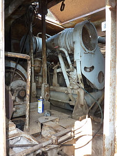 excavateurs, moteur de pelle, vieux, La technologie, rouillé, métal, machinerie, industrie, personne, à l'intérieur, équipement, usine, animaux domestiques, mammifère, animal, national, thèmes animaux, partie machine, journée, équipement de fabrication, architecture, vertébré, tuyau - tube, roue, 2K, CC0, domaine public, libre de droits