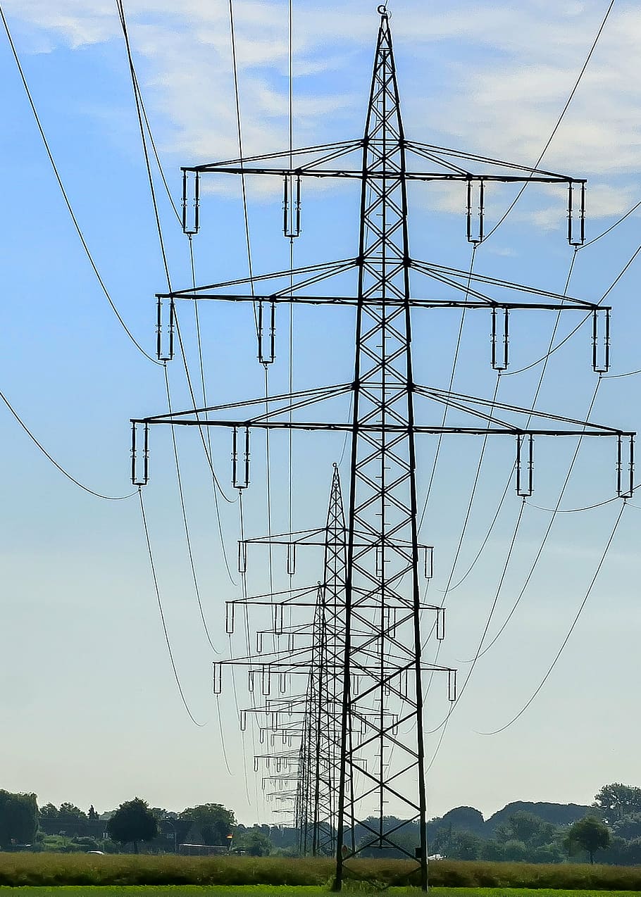 Strommast, energi, nuværende, kabelledning, strømkabel, elektricitet, pylon, isolatorer, landskab, kabel, Strømforsyning, øvre linjer, power poles, forstærke, højspænding, natur, skyer, ledninger, himmel, spænding, sol, isolator, el-pylon, mast, teknologi, forbindelse, ingen mennesker, brændstof og elproduktion, lav vinkel visning, dag, sky - himmel, kompleksitet, udendørs, metal, elektrisk udstyr, Mark, 4K