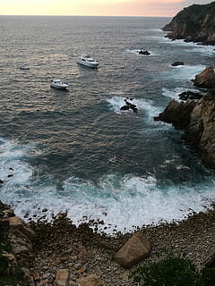 burrone, il, Due, mare, acqua, natura, spiaggia, nessuno, roccia - oggetto, movimento, roccia, nave nautica, bellezza nella natura, terra, solido, orizzonte, scenics - natura, cielo, mezzi di trasporto, giorno, sport, modo di trasporto, orizzonte sull'acqua, all'aperto, costa rocciosa, 4K, CC0, dominio pubblico, privo di copyright
