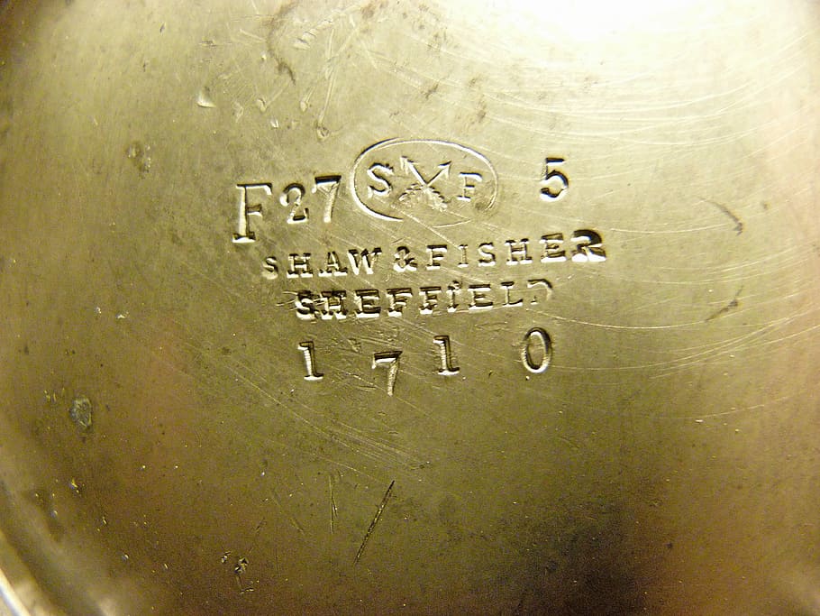 empremta, segells, marca de temps, senyal, autenticitat, antic, orfebre, sheffield, text, a l'interior, cap gent, primer pla, dia, guió occidental, comunicació, metall, nombre, vidre - material, lletra majúscula, guió, aigua, fons, marc complet, carta, detall, script no occidental, negocis, alfabet, 4K
