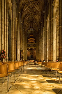 photo, chapelle de l'église, jour, église, chapelle, salle, architecture, à l'intérieur, cathédrale, christianisme, endroit célèbre, catholicisme, religion, L'Europe , l'histoire, architecture et bâtiments, chaise, cambre, colonne architecturale, Destinations de voyage, siège, structure construite, dans une rangée, bâtiment, personne, illuminé, vide, absence, le passé, lieu de culte, plafond, matériel d'éclairage, rayon, 2K, CC0, domaine public, libre de droits