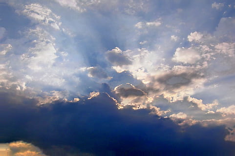detalle, nubes, cielo, ver, tormenta, nube - cielo, belleza en la naturaleza, azul, tranquilidad, naturaleza, paisaje de nubes, paisajes - naturaleza, luz del sol, antecedentes, escena tranquila, idílico, ambiente, nadie, día, atmósfera, vista de ángulo bajo, al aire libre, meteorología, viento, brillante, 2K, CC0, dominio público, libre de derechos