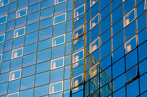 architectuur, achtergrond, blauw, gebouw, bedrijf, stad, constructie ontwerp, ramen, glas, modern, kantoor, patroon, wolkenkrabber, structuur, toren, stedelijk, muur, venster, buitenkant van het gebouw, ingebouwde structuur, kantoorgebouw buitenkant, glas - materiaal, reflectie, geen mensen, volledig kader, vorm, achtergronden, ontwerp, dag, lage hoekweergave, buitenshuis, 1080P, CC0, publiek domein, royaltyvrij