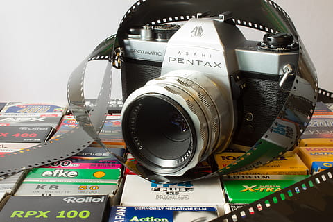 analoginen, kamera, pentax, vanha, analoginen, kamera, vanha kamera, valokuva, elokuva, analoginen kamera, valokuvaus, kuva, nostalgia, linssi, vuosikerta, retro, retro näyttää, hipster, slr, esine, kleinbild film, dioja, vanhanaikainen, elokuvateollisuus, ei ihmisiä, lähikuva, sisällä, päivä, valokuvauksen teemat, tekniikka, teksti, kamera - valokuvauslaitteet, valokuvauslaitteet, asetelma, viestintä, taiteen kulttuuri ja viihde, retro-tyylinen, pöytä, linssi - optinen instrumentti, läntinen käsikirjoitus, Media, digitaalikamera, 5K, CC0, public domain, rojaltivapaa