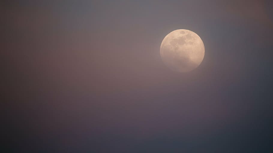 ple, lluna, nit, fosc, núvols, cel, astronomia, espai, llum de la lluna, superfície de la lluna, naturalesa, Lluna planetària, lluna plena, blau, tranquil·litat, escena tranquil·la, escenics - natura, bellesa a la natura, cap gent, còpia espai, cercle, forma, forma geomètrica, idíl·lic, a l'aire lliure, esfera, espai i astronomia, astrologia, 4K
