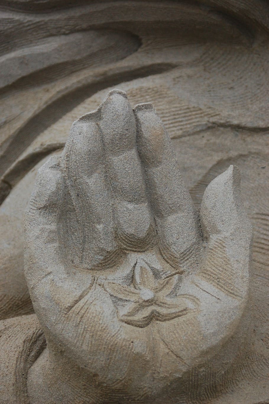 offene Hand, Hilfe, öffnen, Hand, Skulptur, Schnitzen - Handwerksprodukt, Statue, Religion, Basrelief, Geschichte, uralt, keine Leute, Kunst und Handwerk, Kunst, Darstellung, Kreativität, menschliche Darstellung, Nahansicht, Tag, die Vergangenheit, männliche Ähnlichkeit, die Architektur, weibliche Ähnlichkeit, alt, draußen, solide, Carving, Engel, alte Zivilisation, 2K