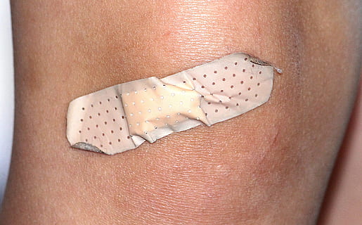 human, knee, disposable, band aid, patch, wound, pain, healing, improvement, wundpflaster, consolation, consolation prize, encourage, motivation, injury, patient, medical, injured, bless you, ill, child, children leg, recover, be healthy, human body part, body part, one person, close-up, indoors, adult, limb, women, healthcare and medicine, midsection, skin, human skin, human limb, spotted, real people, human joint, lifestyles, young adult, fashion, 2K, CC0, public domain, royalty free