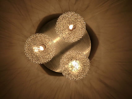 llum, sostre, kit de llum, il·luminació, llum de sostre, decoració, casa, detall, a l'interior, il·luminat, equips d’il·luminació, cap gent, brillant, luxe, primer pla, riquesa, aranya, ombra, llum - fenomen natural, elegància, disseny, forma, celebració, taula, directament a sobre, vela, ornamentat, 4K, CC0, domini públic, lliure de regalies