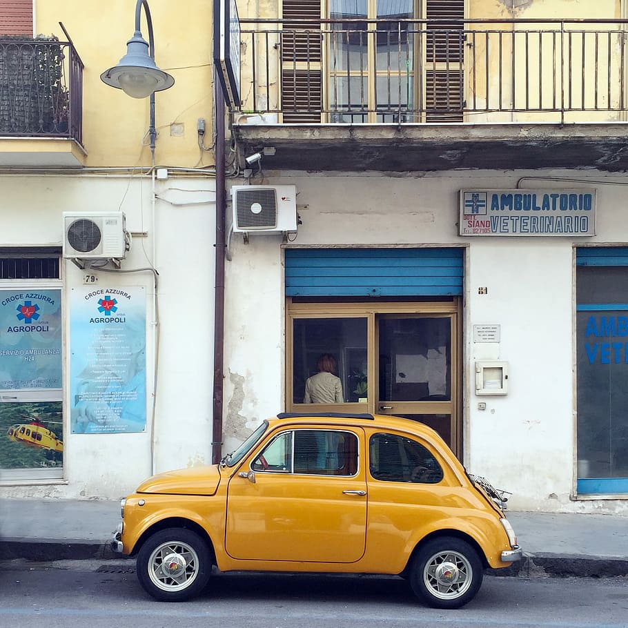foto, groc, cotxe escarabat, carretera, escarabat, cotxe, a la carretera, carrer, Havana, cuba, escena urbana, havana vella, taxi, cultura cubana, vell, ciutat, passat de moda, vida de ciutat, estil retro, viatjar, Carib, a l'aire lliure, cultura del Carib, destinacions de viatge, cultures, arquitectura, turisme, taxi groc, transport, exterior de l'edifici, estructura construïda, manera de transport, automòbil, vehicle terrestre, dia, edifici, text, cap gent, comunicació, barri residencial, signe, 1080P