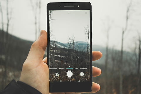 persoană, deținere, negru, android smartphone, luare, imagine, neizolat, copaci, utilizând, smartphone, lua, fotografie, peisaj, telefon, mână, aparat foto, iarnă, Munte, tehnologie, umană, tehnologia fără fir, fotografii tematice, telefon inteligent, partea corpului uman, comunicare, să se concentreze asupra primelor elemente, dispozitiv portabil de informații, Sesiuni foto, ecran, activitate, copac, telefon mobil, oameni adevărați, o persoana, zi, conexiune, în aer liber, deget, 5K, CC0, domeniu public, fără drepturi de autor