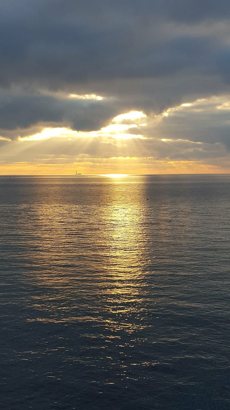 mar, posta de sol, mediterannee, naturalesa, cel, vespre, reflexió, estiu, aigua, sol, llum solar, núvol - cel, bellesa a la natura, escenics - natura, tranquil·litat, horitzó, horitzó sobre l’aigua, escena tranquil·la, idíl·lic, cap gent, color taronja, davant del mar, paisatge marí, a l'aire lliure, 5K