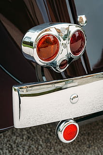 foto ravvicinata, veicolo, posteriore, paraurti, luce, auto, cromo, riflettere, avvicinamento, metallo, cibo e bevande, nessuno, in casa, concentrarsi sulle conoscenze acquisite, rosso, contenitore, tavolo, giorno, bere, natura morta, vista dall'alto, freschezza, rinfresco, città, bottiglia, mezzi di trasporto, 2K, CC0, dominio pubblico, privo di copyright