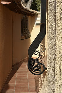 gitter, vindue, sol, Spanien, gårdhave, arkitektur, bygget struktur, dag, ingen mennesker, sollys, skygge, bygning udvendig, rækværk, murbygningsfunktion, natur, trappe, udendørs, bygning, hus, fokus på forgrunden, metal, høj vinkel visning, vejen frem, 5K, CC0, offentligt domæne, royaltyfrie