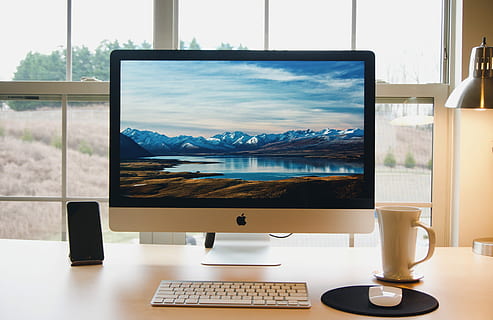 argint imac ad, fără fir, tastatură, alb, imac, de lemn, masa, calculator, Mac, șoarece, tehnologie, tehnologia fără fir, acasă interior, în interior, nici o persoana, comunicare, conexiune, televizor, echipamente de calcul, Internet, Monitorul computerului, rețea de calculatoare, mobila, ecranul dispozitivului, ecran, scaun, ecran plat, ecran cu cristale lichide, modern, luxos, 5K, CC0, domeniu public, fără drepturi de autor