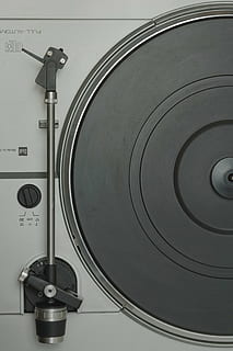 clásico, fonógrafo, plato, tocadiscos, retro, brazo de tono, placa giratoria, vendimia, tecnología, de cerca, adentro, nadie, equipo de sonido, música, metal, electricidad, equipo, conexión, generación de combustible y energía, cable, fuente de alimentación, controlar, cultura de las artes y entretenimiento, poder, solo objeto, forma, grabar, equipo eléctrico, 2K