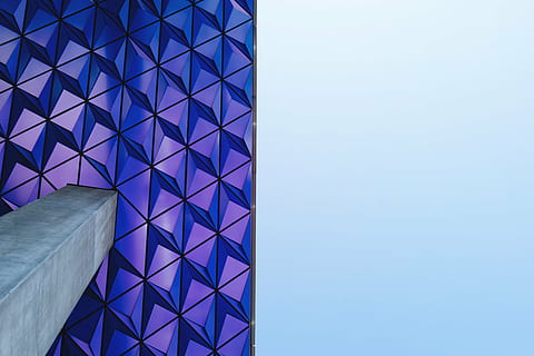 lavvinkelfotografering, grå, beton, stolpe, dagtimerne, arkitektur, bygning, infrastruktur, struktur, etablering, design, kunst, himmel, blå, bygget struktur, abstrakt, mønster, moderne, bygning udvendig, fuld ramme, lav vinkel visning, baggrunde, skyfri himmel, ingen mennesker, kontorbygning udvendig, by, glas - materiale, kopiere plads, dag, natur, kontor, vindue, afspejling, skyskraber, 5K, CC0, offentligt domæne, royaltyfrie