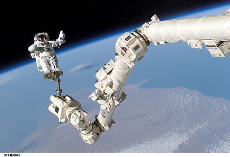 astronauta, passeggiata nello spazio, iss, braccio, utensili, completo da uomo, pacco, legare, galleggiante, stazione Spaziale Internazionale, lavoro, Manutenzione, attività extraveicolare, cielo, natura, spazio, nessuno, architettura, all'aperto, esplorazione dello spazio, temperatura fredda, blu, rappresentazione umana, pianeta Terra, scultura, inverno, Inquadratura dal basso, tecnologia, giorno, rappresentazione, la neve, color argento, 2K, CC0, dominio pubblico, privo di copyright