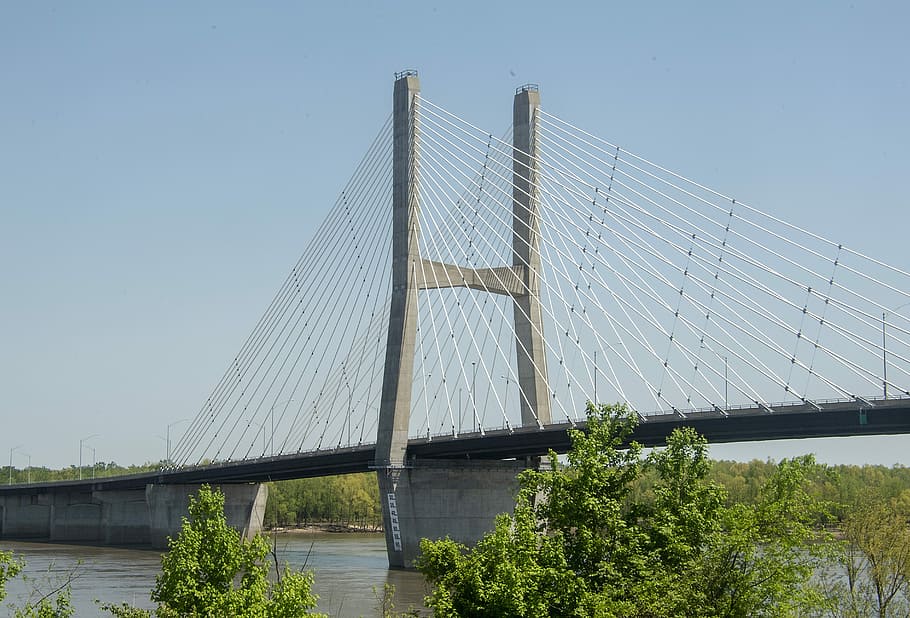 pont gris, pont, abast, arquitectura, riu, referència, viatjar, aigua, estructura, construcció, escènic, turista, acer, que abasta, EUA, infraestructura, turisme, Amèrica, paisatge, horitzó, estructura construïda, pont - estructura feta per l'home, connexió, cel, enginyeria, transport, Pont en suspensió, vista d’angle baix, naturalesa, planta, pont fixat per cable, cel clar, dia, destinacions de viatge, arbre, a l'aire lliure, modern, 5K