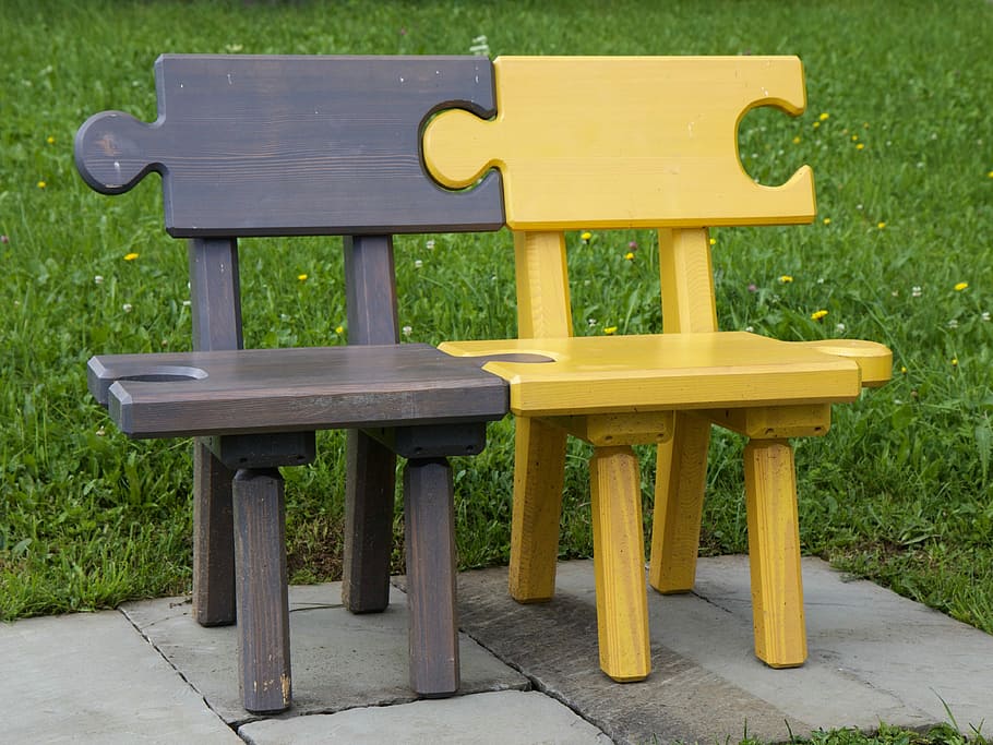 Brun, gul, puslespil bænk, beton, jord, omgivet, grøn, græsfelt, dagtimerne, gåde, bænk, grønt græs, forbundet, grøn farve, ingen mennesker, græs, dag, udendørs, træ - materiale, parkere, sæde, plante, park - mand skabt plads, vækst, tom, natur, bord, træ, Mark, fravær, park bænk, 4K