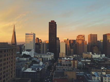foto del paisaje, alto, edificio de subida, arquitectura, edificio, infraestructura, estructura, establecimiento, apartamento, ventanas, condominio, hotel, urbano, ciudad, nubes, cielo, puesta de sol, aéreo, rascacielos, paisaje urbano, horizonte urbano, distrito centro, escena urbana, Estados Unidos, lugar famoso, exterior del edificio, estructura construida, oscuridad, edificio de oficinas exterior, nadie, altura maxima, Distrito residencial, nube - cielo, naturaleza, paisaje, moderno, torre, al aire libre, Distrito financiero, asentamiento, 4K, CC0, dominio público, libre de derechos