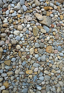 szaro-brązowe fragmenty kamienia, kamyki, tekstura, tło, kamyk, kamienie, pulchny, Steinchen, rzeka, z dala, ogród, graficzny, projekt, kolekcja materiałów, rock - obiekt, tła, wzór, materiał kamienny, kamień - przedmiot, teksturowane, materiał, solidny, skała, kamień, pełna ramka, duża grupa obiektów, obfitość, żadnych ludzi, dzień, Natura, wysoki kąt widzenia, na dworze, Bezpośrednio powyżej, wylądować, plaża, 8K, CC0, domena publiczna, darmowe zdjęcia