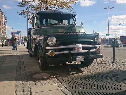 kiel, oldtimer, odebrać, unik, Amerykanie, stary, śródmieście, Port, spotkanie, środek transportu, transport, pojazd lądowy, ulica, Miasto, niebo, przypadkowi ludzie, dzień, prawdziwi ludzie, pojazd silnikowy, samochód, światło słoneczne, styl życia, mężczyźni, ludzie, cień, Droga, Grupa ludzi, chmura - niebo, Natura, na dworze, 4K, CC0, domena publiczna, darmowe zdjęcia