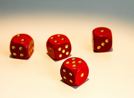 terning, gambling, spille, held, terninger, mulighed, fritidsspil, kunstkultur og underholdning, fritidsaktivitet, lempelse, rød, risiko, terningform, gruppe af objekter, nummer, kasino, indendørs, tæt på, chancespil, ingen mennesker, rullende, succes, 2K, CC0, offentligt domæne, royaltyfrie