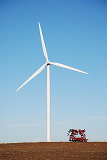 biała turbina wiatrowa, maszyna wiatrowa, wiatrak, turbina, generator, Energia wiatrowa, moc, śmigło, energia, Generować, gospodarstwo rolne, nóż, alternatywny, środowiskowy, Elektryczność, obrót, podtrzymywalny, technologia, wieża, odnawialne, wytwarzanie energii, turbiny wiatrowe, wiatr, moc wiatru, środowisko, czysty, alternatywna energia, turbina wiatrowa, wytwarzanie paliwa i energii, niebo, na dworze, energia odnawialna, ochrona środowiska, wylądować, krajobraz, pole, Natura, czyste Niebo, niebieski, scena wiejska, dzień, piękno natury, żadnych ludzi, scenics - natura, zrównoważone zasoby, 4K, CC0, domena publiczna, darmowe zdjęcia