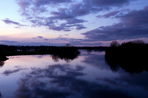 farvande, afspejling, solnedgang, skumring, shannon, violet, aften, Irland, landskab, natur, vand, flod, himmel, sky - himmel, ro, rolig scene, scenics - natur, sø, skønhed i naturen, træ, silhuet, ingen mennesker, plante, havnefronten, idyllisk, ikke-urbane scene, stående vand, refleksions søen, 5K, CC0, offentligt domæne, royaltyfrie