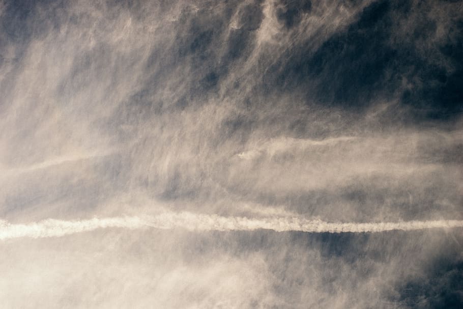 tamsiai mėlynas dangus, tamsiai mėlyna, mėlynas dangus, santrauka, pobūdį, oras, debesis - dangus, mėlyna, dangus, „cloudscape“, lauke, Debesuota, dieną, scenos, fonas, klimatas, oro, balta, grožis gamtoje, meteorologija, vasara, debesys, stratosfera, nėra žmonių, visą kadrą, vaizdai - gamta, žemas kampo vaizdas, ramybė, ramioje scenoje, aplinką, idiliškas, dramatiškas dangus, judėjimas, audra, garų takas, 4K