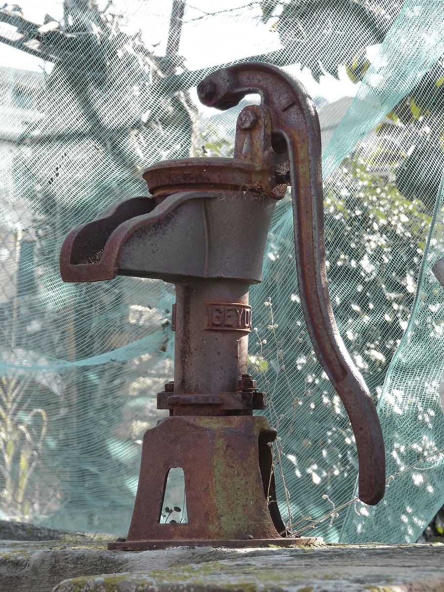 fonte, bene, acqua, vecchio, acciaio, arrugginito, corpo d'acqua, metallo, giorno, nessuno, all'aperto, avvicinamento, natura, Inquadratura dal basso, valvola, sicurezza, caratteristica della parete, concentrarsi sulle conoscenze acquisite, macchinario, architettura, luce del sole, testo, tubo - tubo, 4K