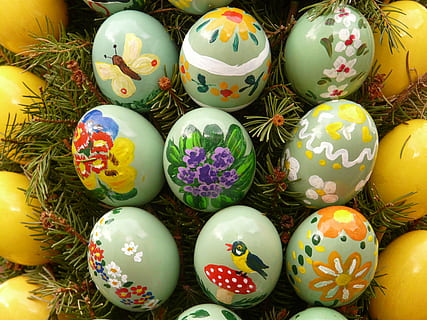 Paas eieren, gras, paasei, Pasen, verf, easter egg schilderij, ei, schilderij, kunst, kleur, kleurrijk, viering, vakantie, decoratie, kunst en ambacht, Vakantie evenement, geen mensen, detailopname, multi gekleurd, patroon, voedsel, creativiteit, eten en drinken, hoge hoekmening, binnenshuis, ambacht, bloemenpatroon, 2K, CC0, publiek domein, royaltyvrij