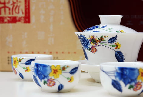 nanjing, čajový set, praxe, uvnitř, nikdo, domácí místnost, den, detail, keramika, pohár, porcelán, šálek čaje, džbánek, vzor, květinový vzor, čaj, nádobí, umění a řemesla, stálý život, napít se, čaj - horký nápoj, jídlo a pití, design, zaměřit se na popředí, horký nápoj, konvice na čaj, 2K, CC0, veřejná doména, bez autorských práv